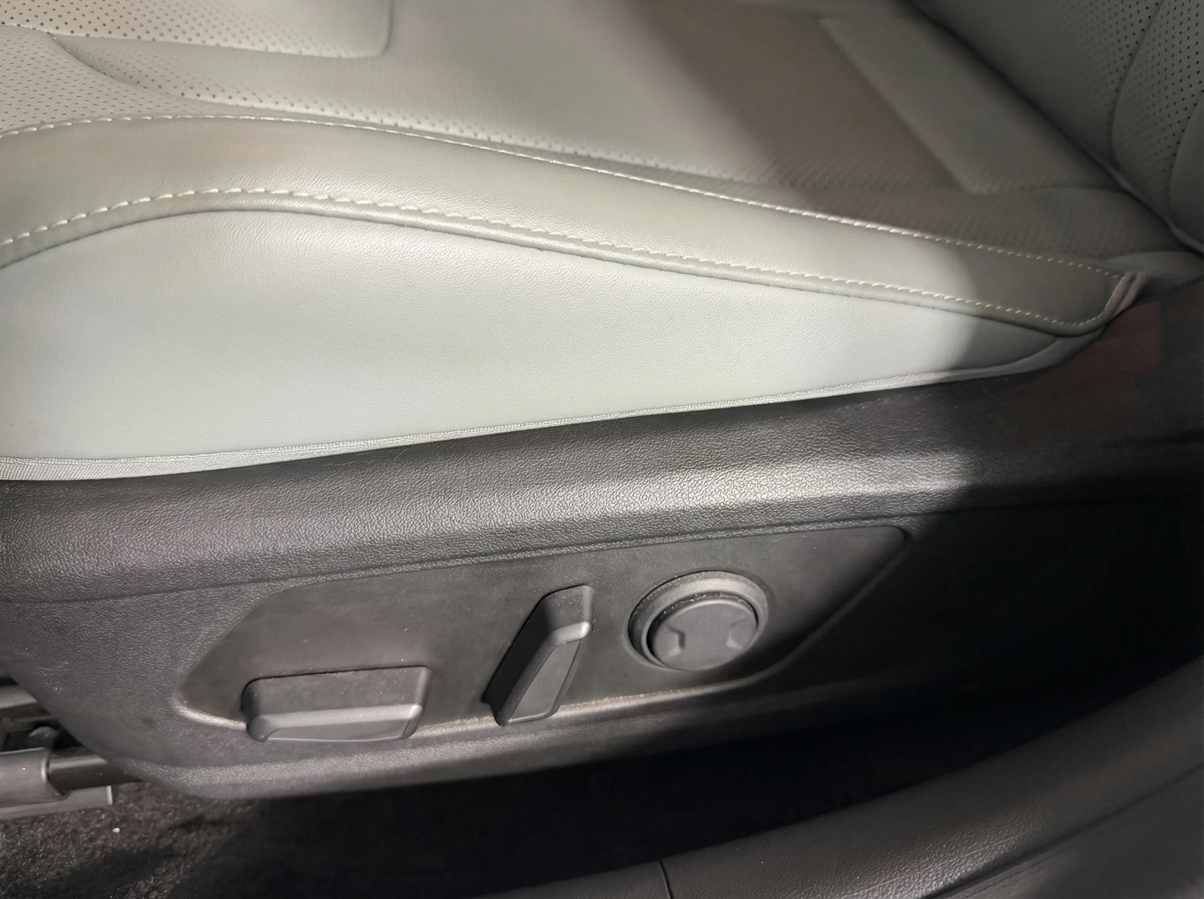 2025 Hyundai Elantra Hybrid Limited — thumbnail 9